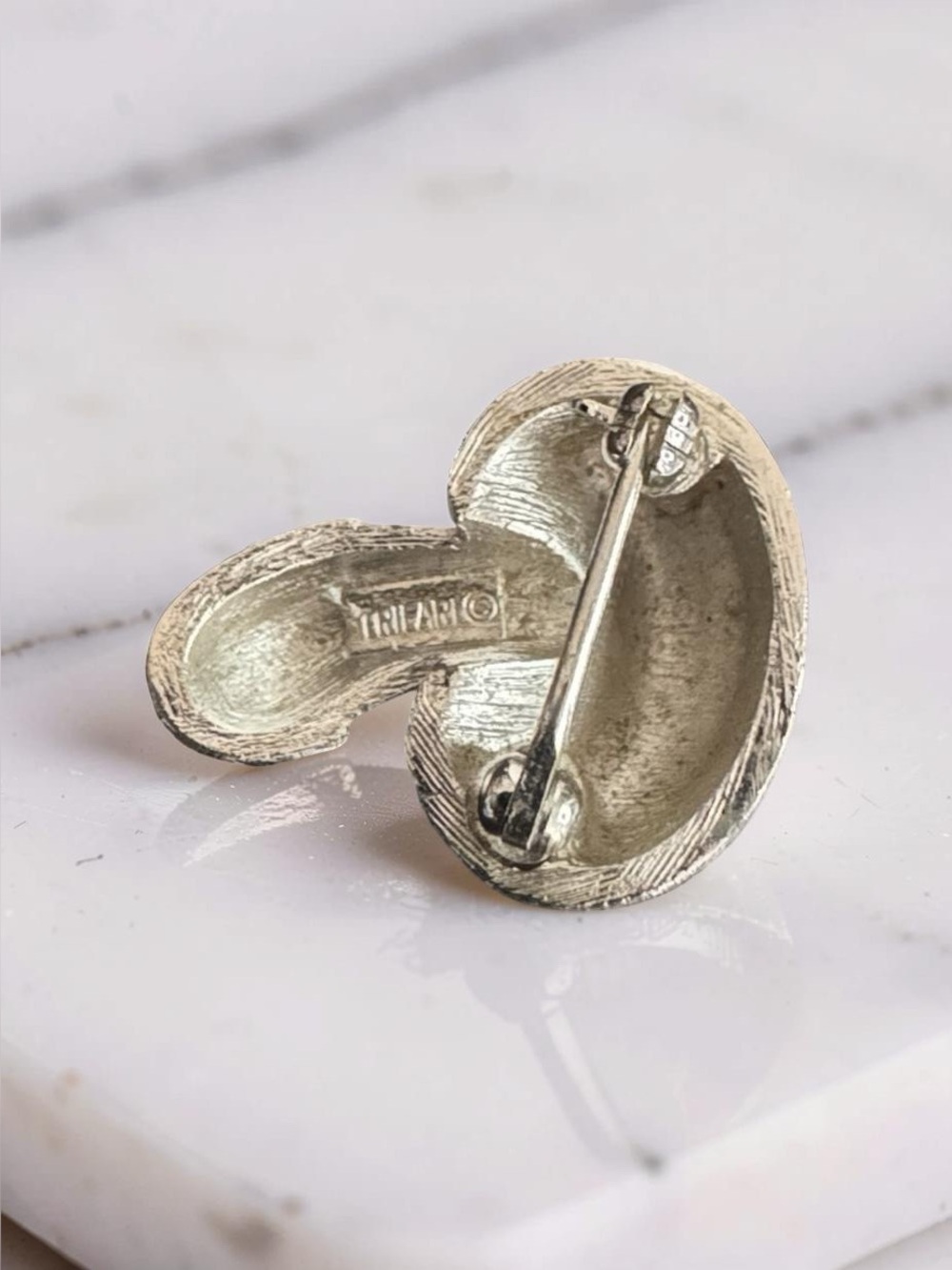 Vintage Crown Trifari Mushroom Brooch - Picture 4 of 4